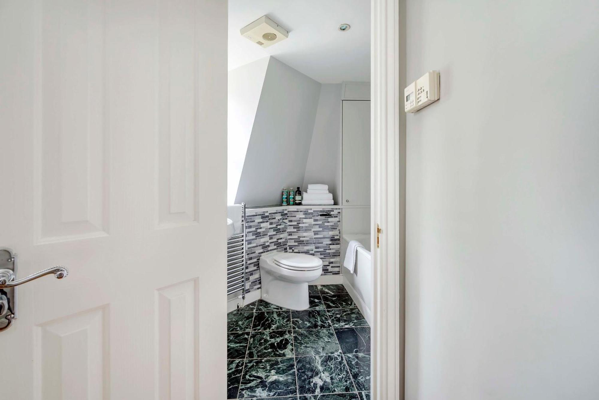 The Mayfair Marvel- By Out Of Office Lifestyle Appartamento *